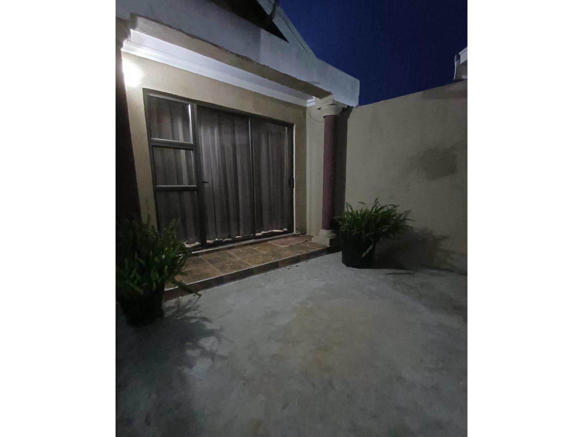 Delux Guesthouse Volksrust Exterior photo